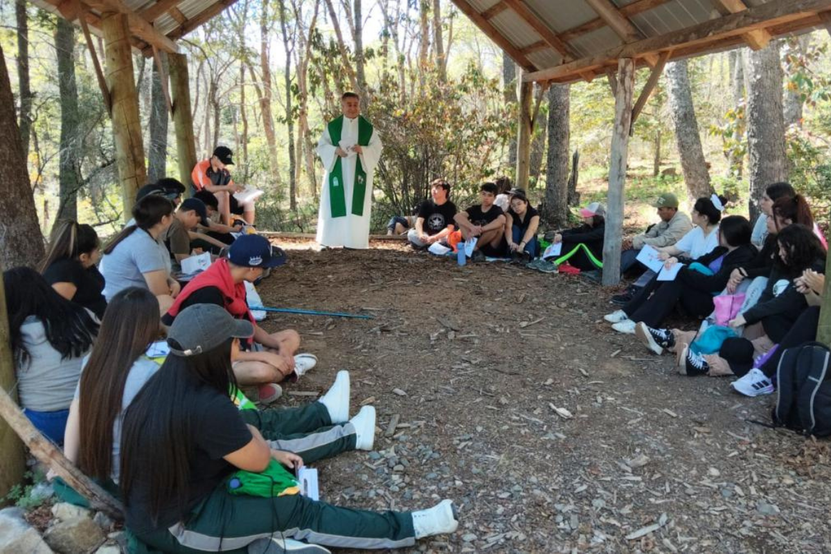 Jóvenes de Linares Vivieron Jornada de Fe y Liderazgo